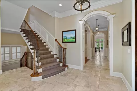 Entry Way - 121 Hogarth Ln, Glencoe, IL 60022 photo 3 of 4