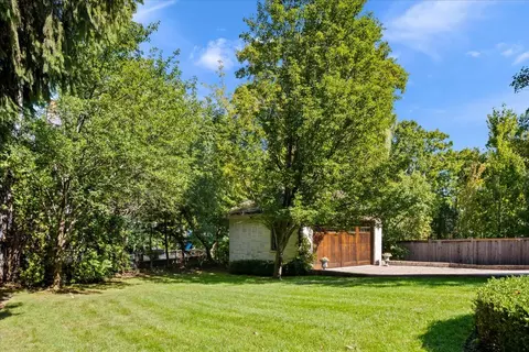 Exterior - 121 Hogarth Ln, Glencoe, IL 60022 photo 4 of 6