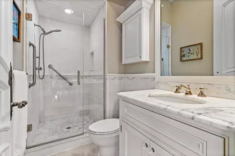 Bath - 121 Hogarth Ln, Glencoe, IL 60022 photo 8 of 10