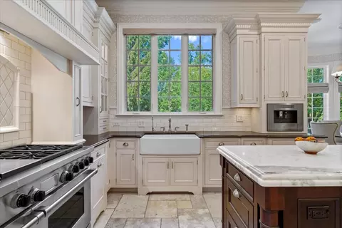 Kitchen - 121 Hogarth Ln, Glencoe, IL 60022 photo 5 of 7