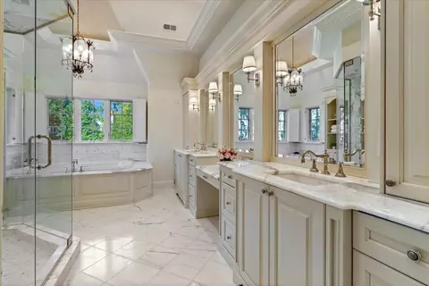 Bath - 121 Hogarth Ln, Glencoe, IL 60022 photo 3 of 10