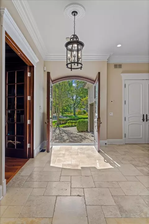 Entry Way - 121 Hogarth Ln, Glencoe, IL 60022 photo 1 of 4