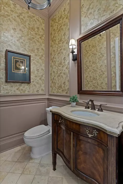 Bath - 121 Hogarth Ln, Glencoe, IL 60022 photo 1 of 10