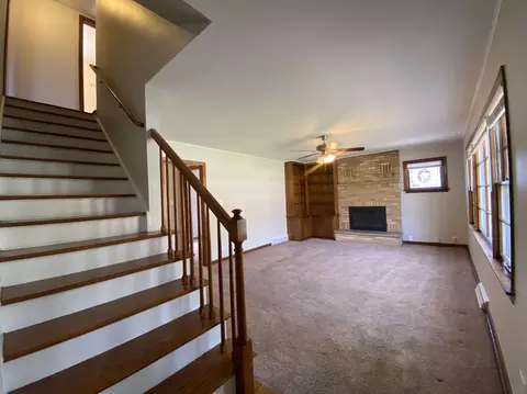Living - 3003 Longfellow Ave, Hazel Crest, IL 60429 photo 1 of 3