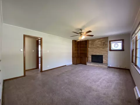 Living - 3003 Longfellow Ave, Hazel Crest, IL 60429 photo 2 of 3