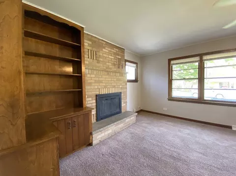Living - 3003 Longfellow Ave, Hazel Crest, IL 60429 photo 3 of 3