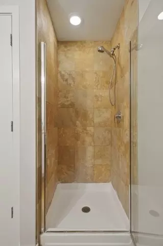 Bath - 123 S Green St #409B, Chicago, IL 60607 photo 2 of 2