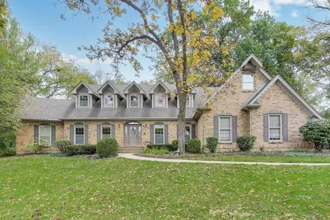 651 Nor Oaks Ct, West Chicago, IL 60185