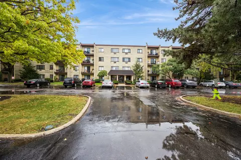 7231 Wolf Rd #310C, Indian Head Park, IL 60525
