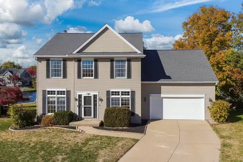 4 Cygnet Xing, Bloomington, IL 61704