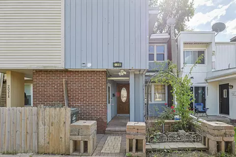 2021 Berkshire Cir #B, Carpentersville, IL 60110