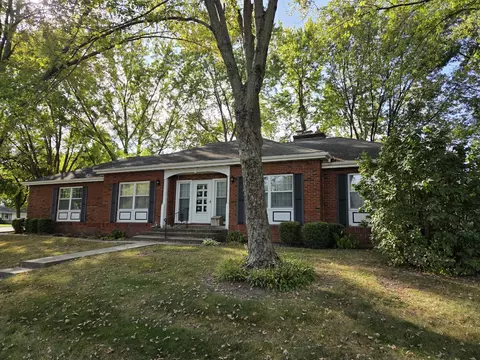 205 Briar Ln, Morris, IL 60450