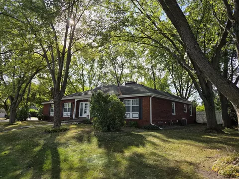Exterior - 205 Briar Ln, Morris, IL 60450 photo 3 of 8