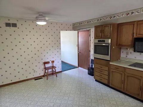 Kitchen - 205 Briar Ln, Morris, IL 60450 photo 1 of 4