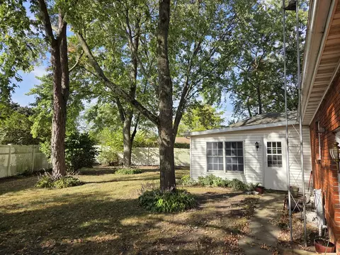 Exterior - 205 Briar Ln, Morris, IL 60450 photo 6 of 8