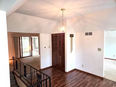 Entry Way - 205 Briar Ln, Morris, IL 60450 photo 1 of 4