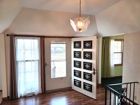 Entry Way - 205 Briar Ln, Morris, IL 60450 photo 4 of 4