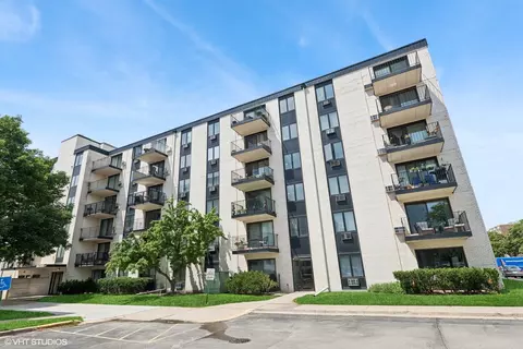 9701 N Dee Rd #2I, Niles, IL 60714