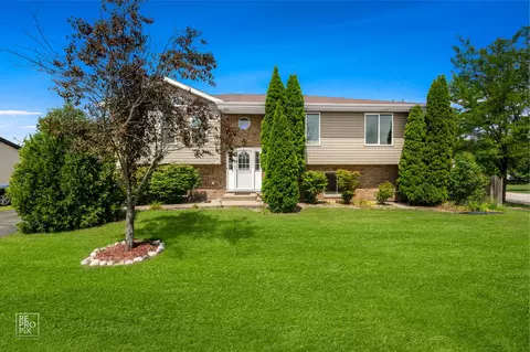 Exterior - 6911 Astoria Dr, Plainfield, IL 60586 photo 3 of 3