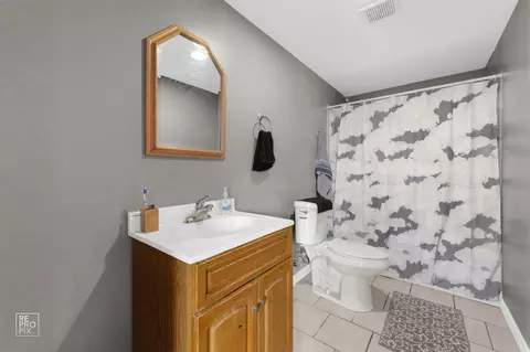 Bath - 6911 Astoria Dr, Plainfield, IL 60586 photo 2 of 2