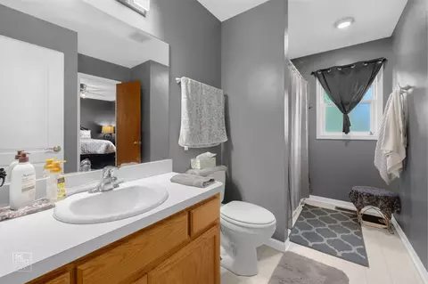 Bath - 6911 Astoria Dr, Plainfield, IL 60586 photo 1 of 2