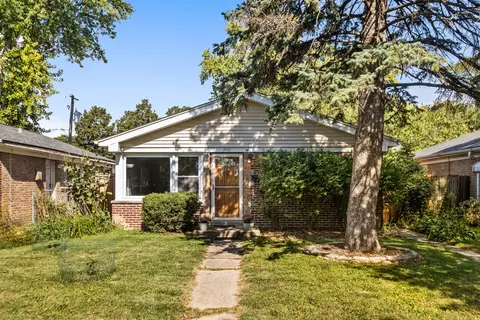 2213 Cleveland St, Evanston, IL 60202