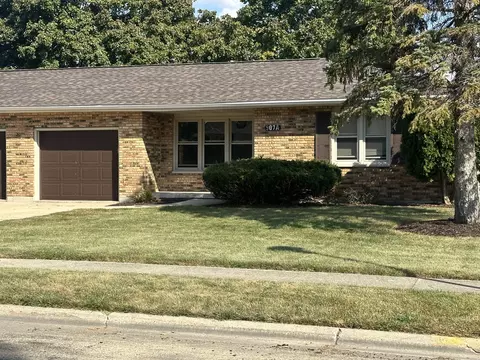 907 Carlisle Dr # A, Rochelle, IL 61068