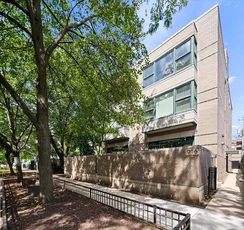 916 W Fletcher St #C, Chicago, IL 60657