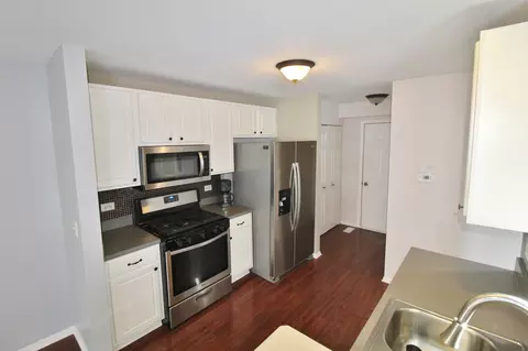 Kitchen - 651 Chestnut Rdg, Minooka, IL 60447 photo 2 of 4