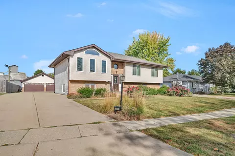 2411 Ruth Fitzgerald Dr, Plainfield, IL 60586
