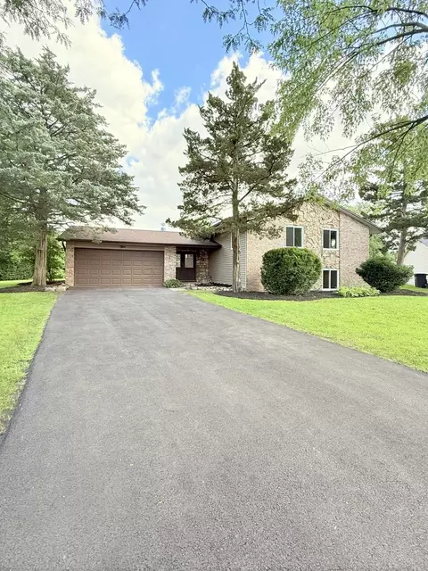 5 Derbyshire Ct, Bolingbrook, IL 60440