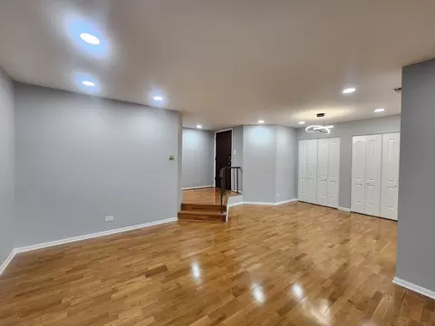 Living - 1044 Creekside Ct #2B, Wheeling, IL 60090 photo 8 of 8