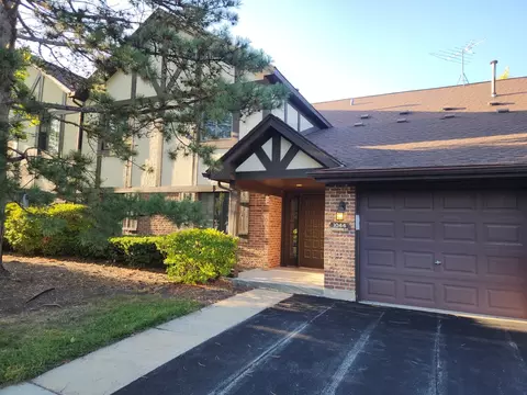 Exterior - 1044 Creekside Ct #2B, Wheeling, IL 60090 photo 2 of 4