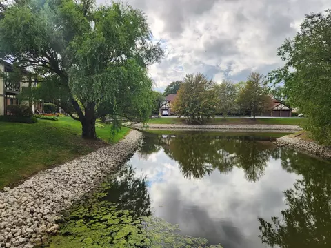 View/Area - 1044 Creekside Ct #2B, Wheeling, IL 60090 photo 2 of 2