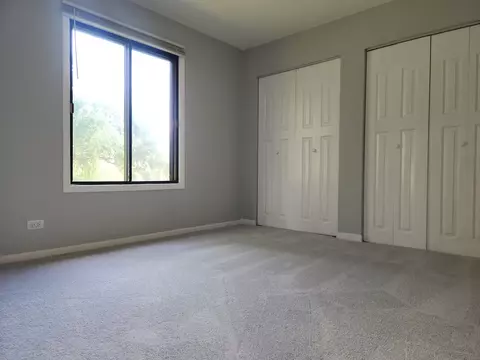 Bedroom - 1044 Creekside Ct #2B, Wheeling, IL 60090 photo 2 of 5