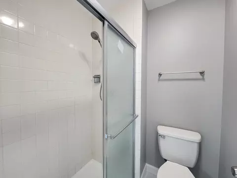 Bath - 1044 Creekside Ct #2B, Wheeling, IL 60090 photo 6 of 6
