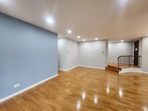 Living - 1044 Creekside Ct #2B, Wheeling, IL 60090 photo 7 of 8