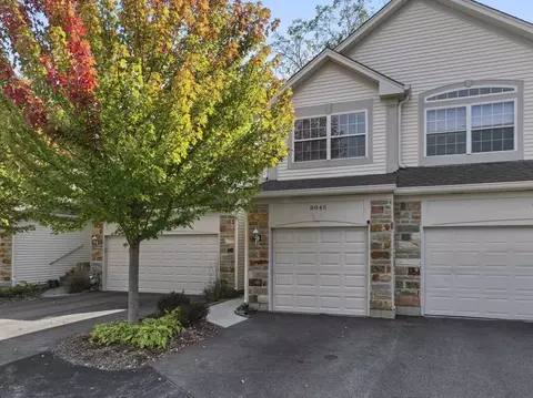 8045 Sierra Woods Ln, Carpentersville, IL 60110