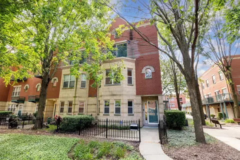 4530 S Woodlawn Ave #101, Chicago, IL 60653