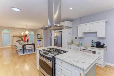 Kitchen - 420 Ford Ln, Bartlett, IL 60103 photo 1 of 6
