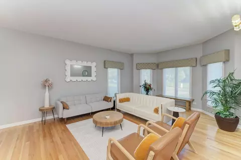 Living - 420 Ford Ln, Bartlett, IL 60103 photo 1 of 5