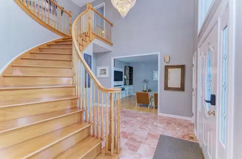 Entry Way - 420 Ford Ln, Bartlett, IL 60103 photo 3 of 9
