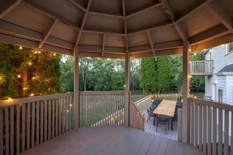 Exterior - 420 Ford Ln, Bartlett, IL 60103 photo 6 of 25