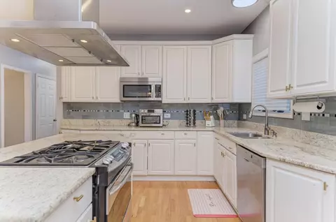 Kitchen - 420 Ford Ln, Bartlett, IL 60103 photo 2 of 6