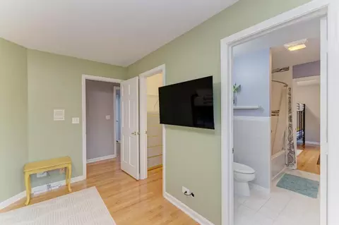 Entry Way - 420 Ford Ln, Bartlett, IL 60103 photo 7 of 9