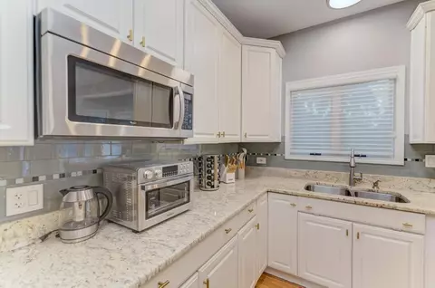 Kitchen - 420 Ford Ln, Bartlett, IL 60103 photo 5 of 6