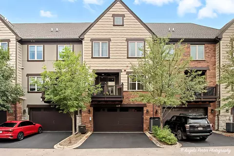 619 Parkside Ct, Libertyville, IL 60048