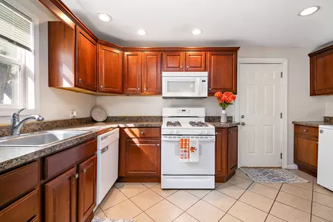 Kitchen - 556 N 10th Ave, Kankakee, IL 60901 photo 1 of 2