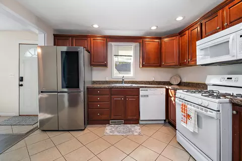 Kitchen - 556 N 10th Ave, Kankakee, IL 60901 photo 2 of 2