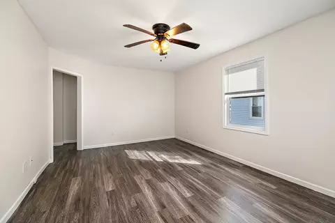 Living - 556 N 10th Ave, Kankakee, IL 60901 photo 2 of 3